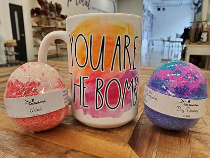 Mug and Bath Bomb Gift Set